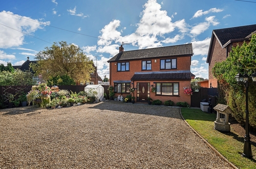 Ropers Gate, Lutton